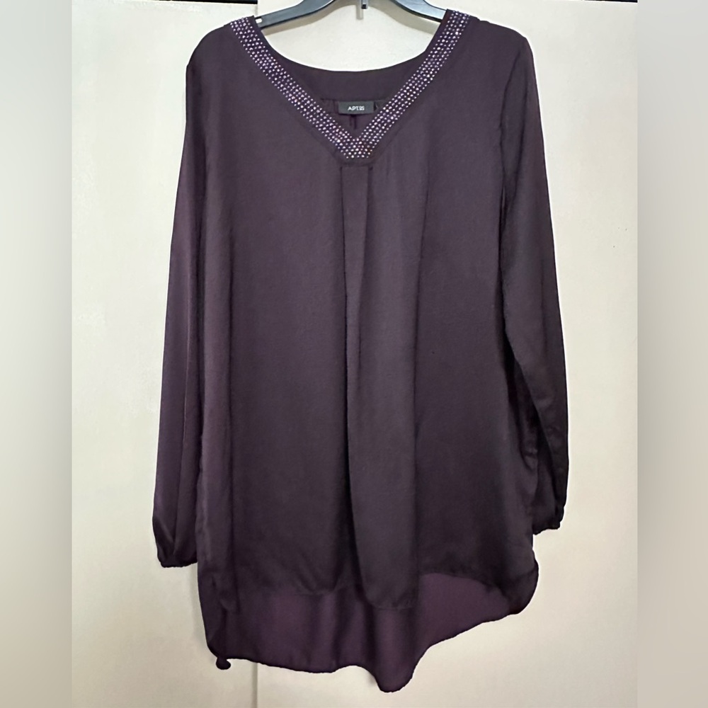 Ladies Apt 9 long sleeve silky top